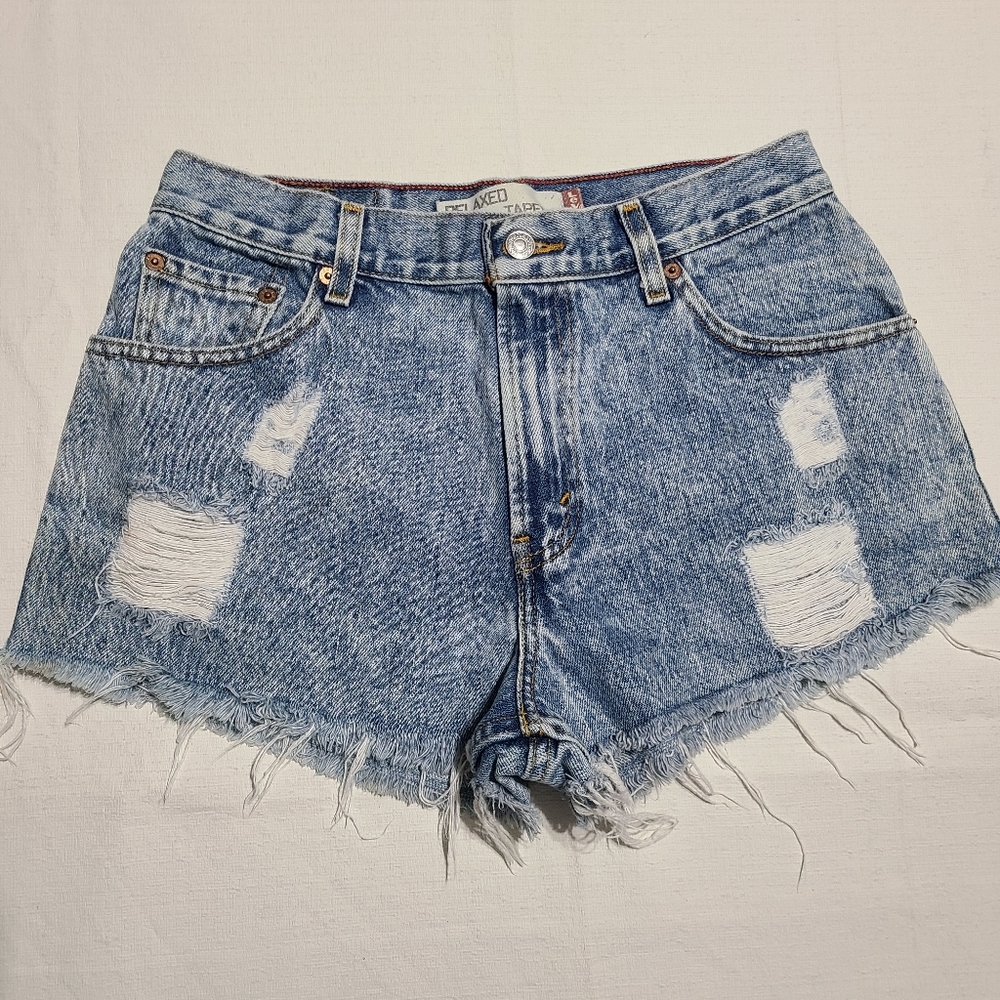 Levi's Women's 550 Relaxed Tapered Cut Off Light  Wash Distressed Shorts sz 10 L
